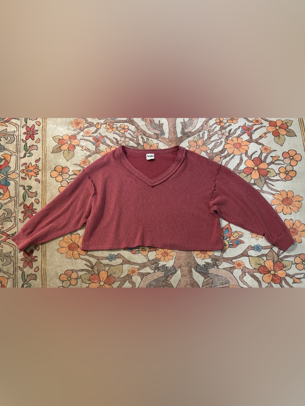 ARULA Ribbed V-Neck Crop Top — Rosewood